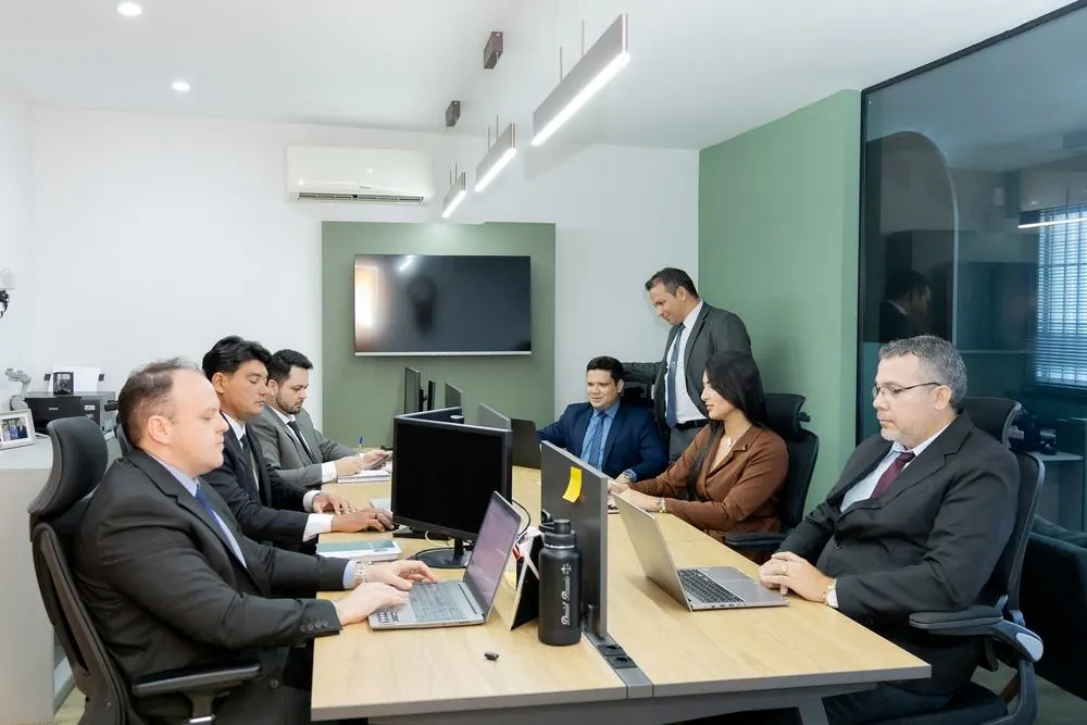 Reunião de equipe na Bruzzio Advocacia